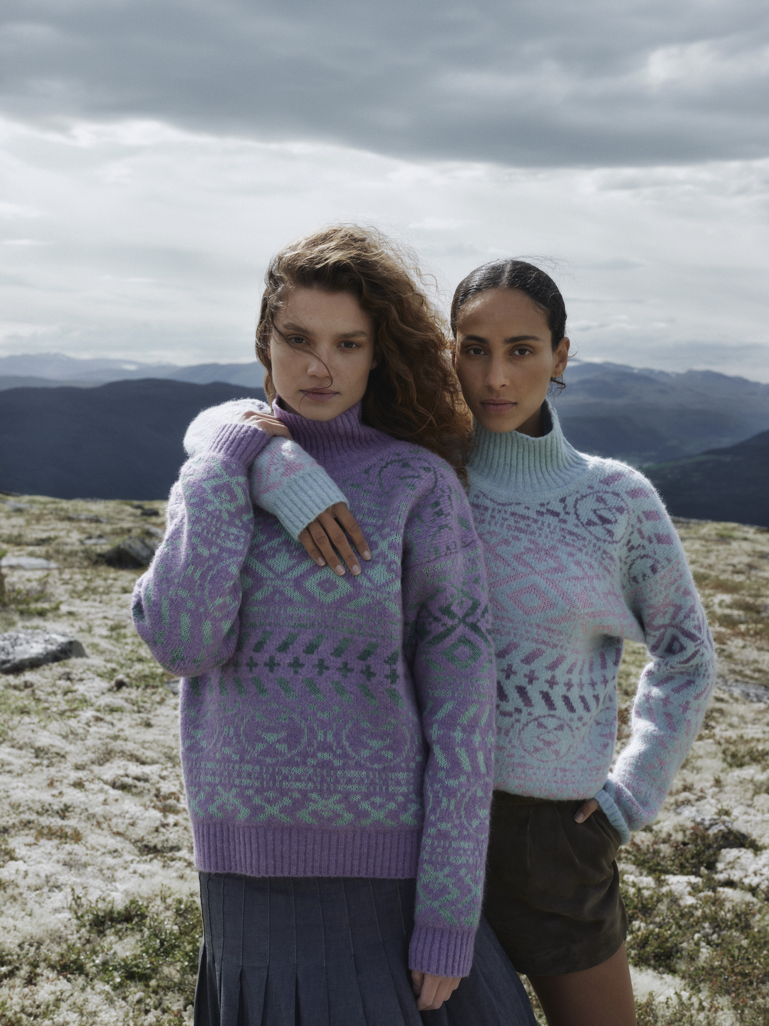 Highland Women's Sweater Sea Blue Pink Ombre