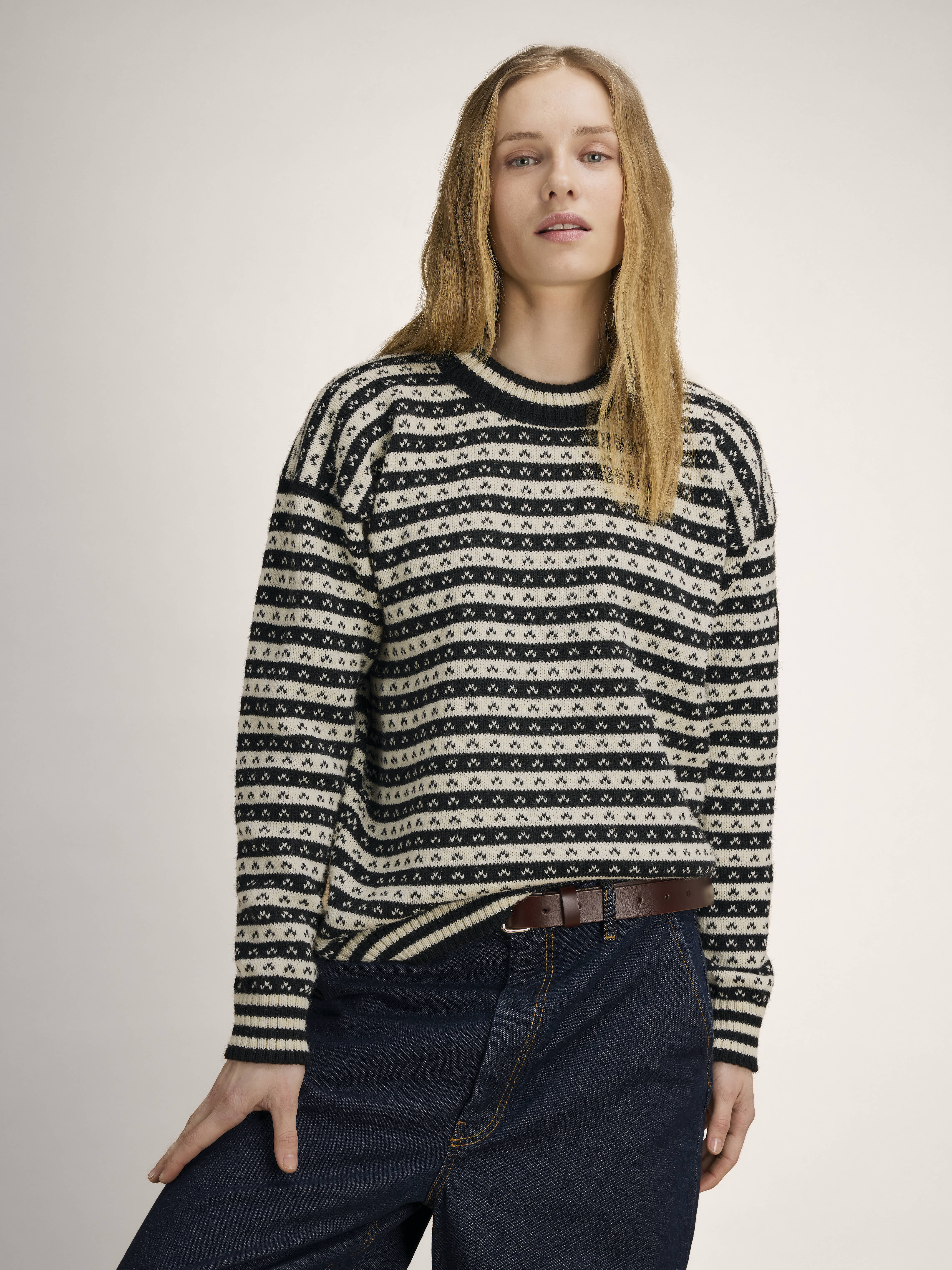 Skipsleia Unisex Sweater Black Offwhite
