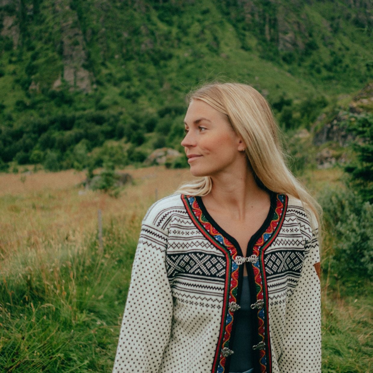 Influencer Fie Agerskov wearing a knitted sweater from Dale of Norway